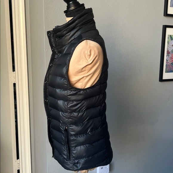 GAP Puffer Vest - Picture 4 of 8